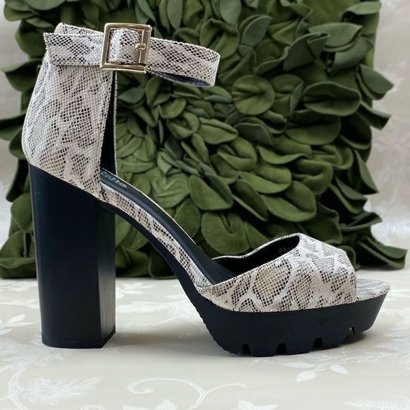 NWOT Charlotte Russe Snakeskin Platform Sandals - Picture 1 of 10